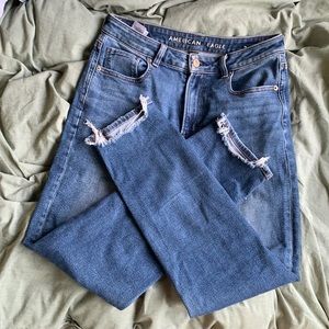 American Eagle mom jean, size 6, stretchy